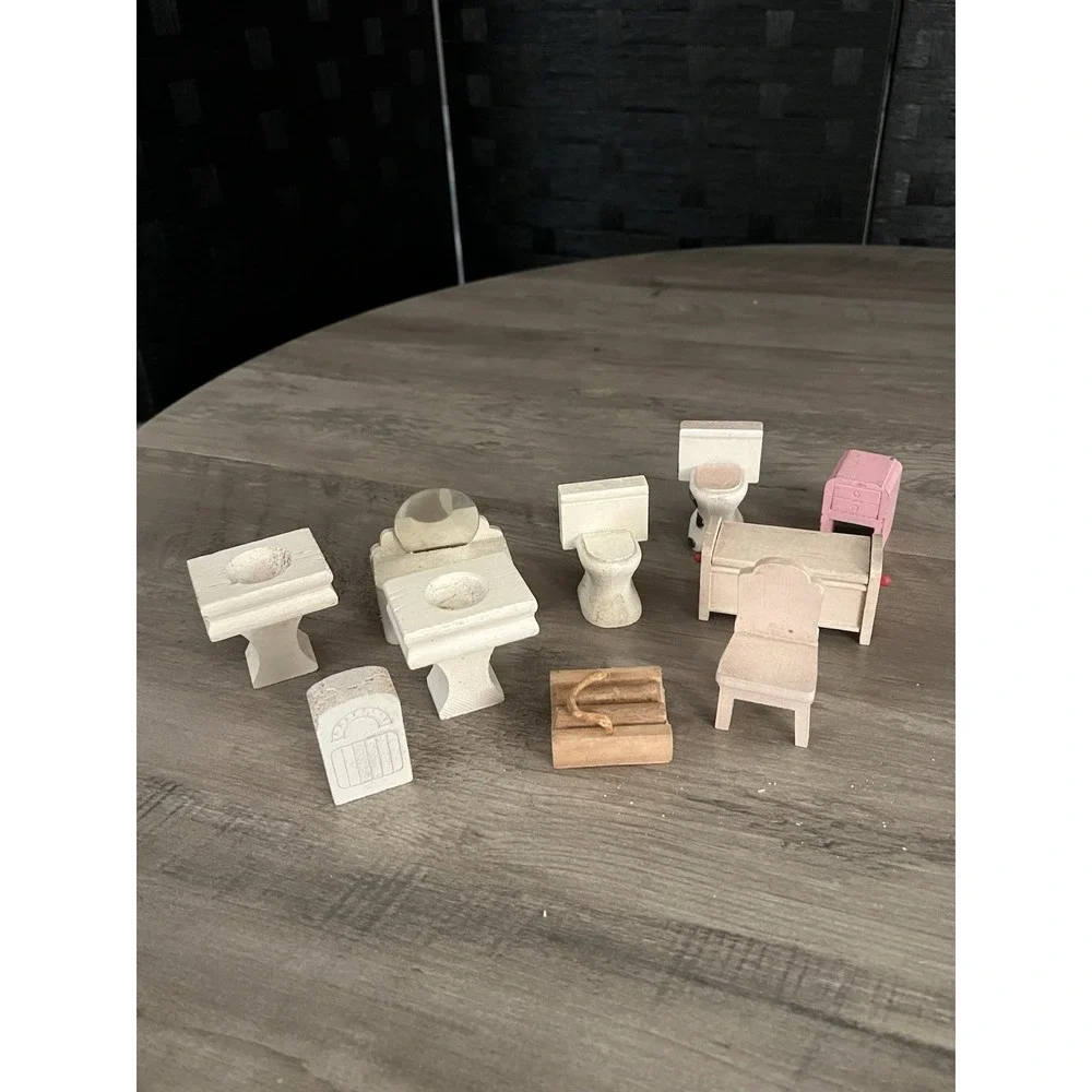 10 pc Set of Vintage Dollhouse Furniture Toilets Sinks More Fair To Good Cond.‎